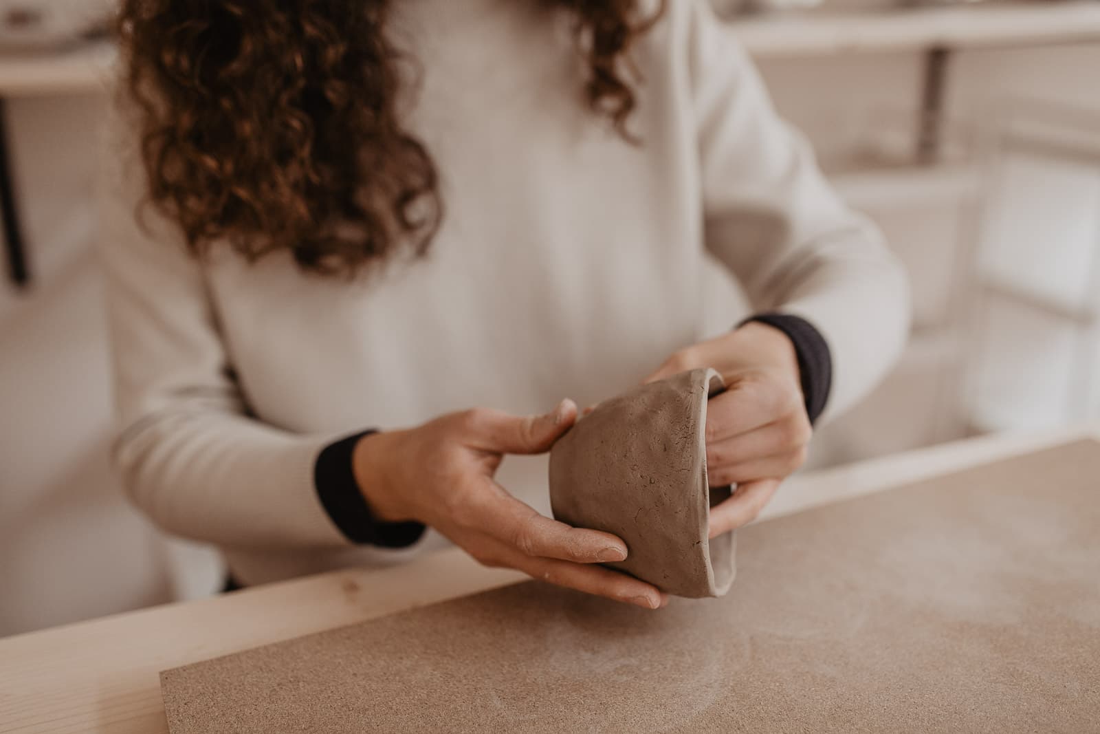 Burnishing … do you do it with groggy clay bodies? : r/Ceramics